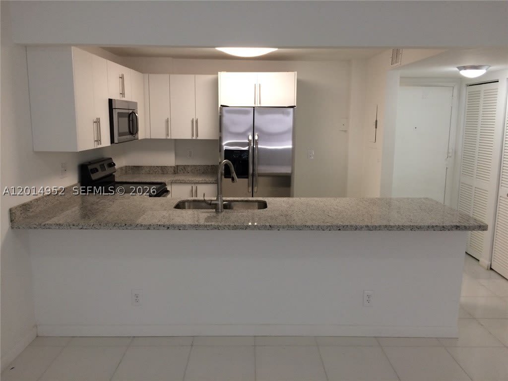 9143 SW 77 AV – photo 3