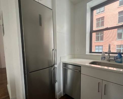 182 E 70th St – photo 4