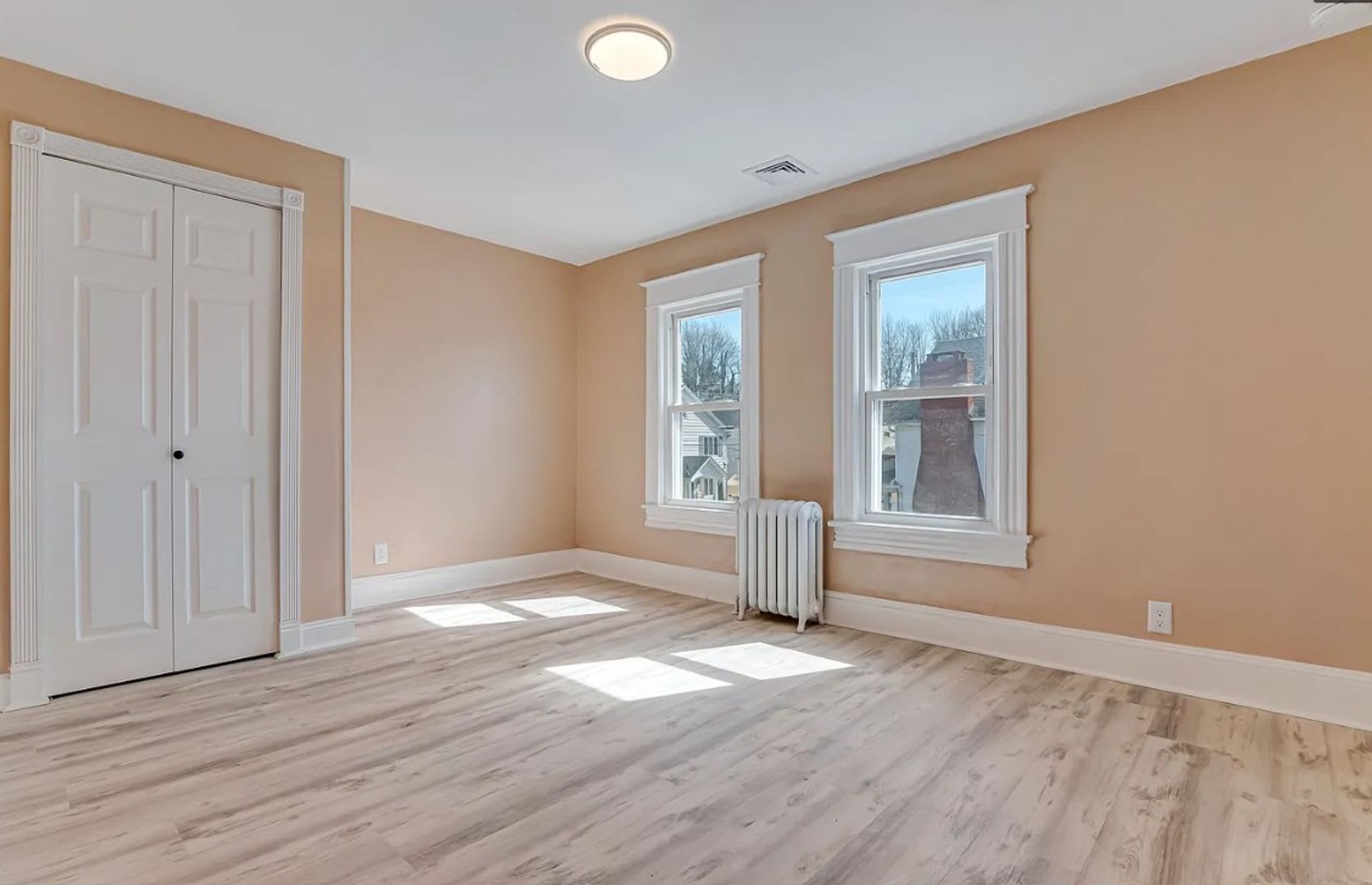 Newly renovated 6-bedroom, 2-bath single-family home – photo 5