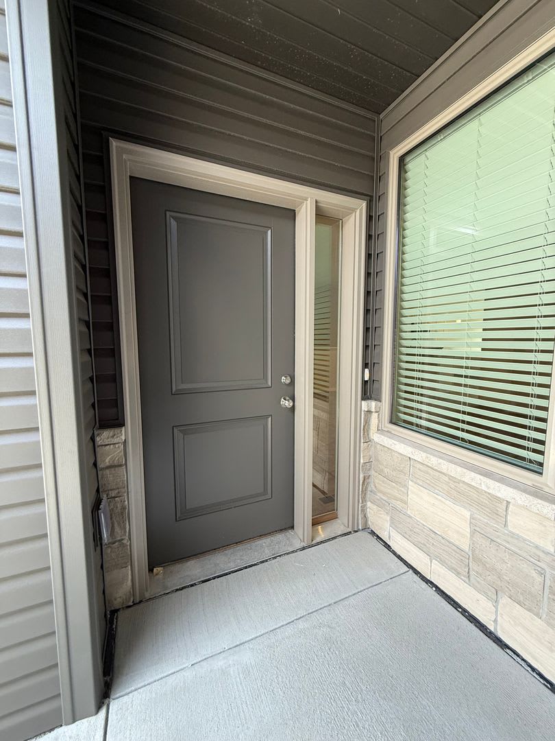 Spacious 2 bed/2.5 bath daylight Townhome in SE Lincoln – photo 2
