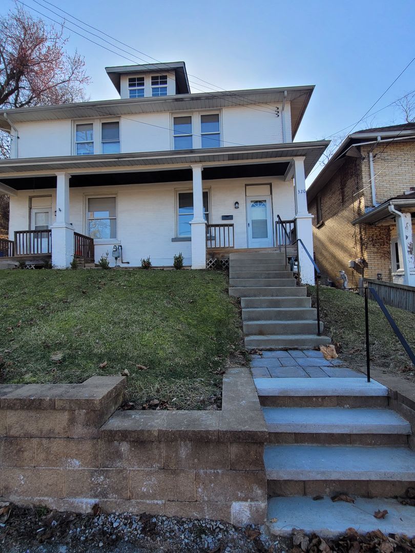 2 Bedroom 1 Bathroom Right Side Duplex (Brookline) – photo 2