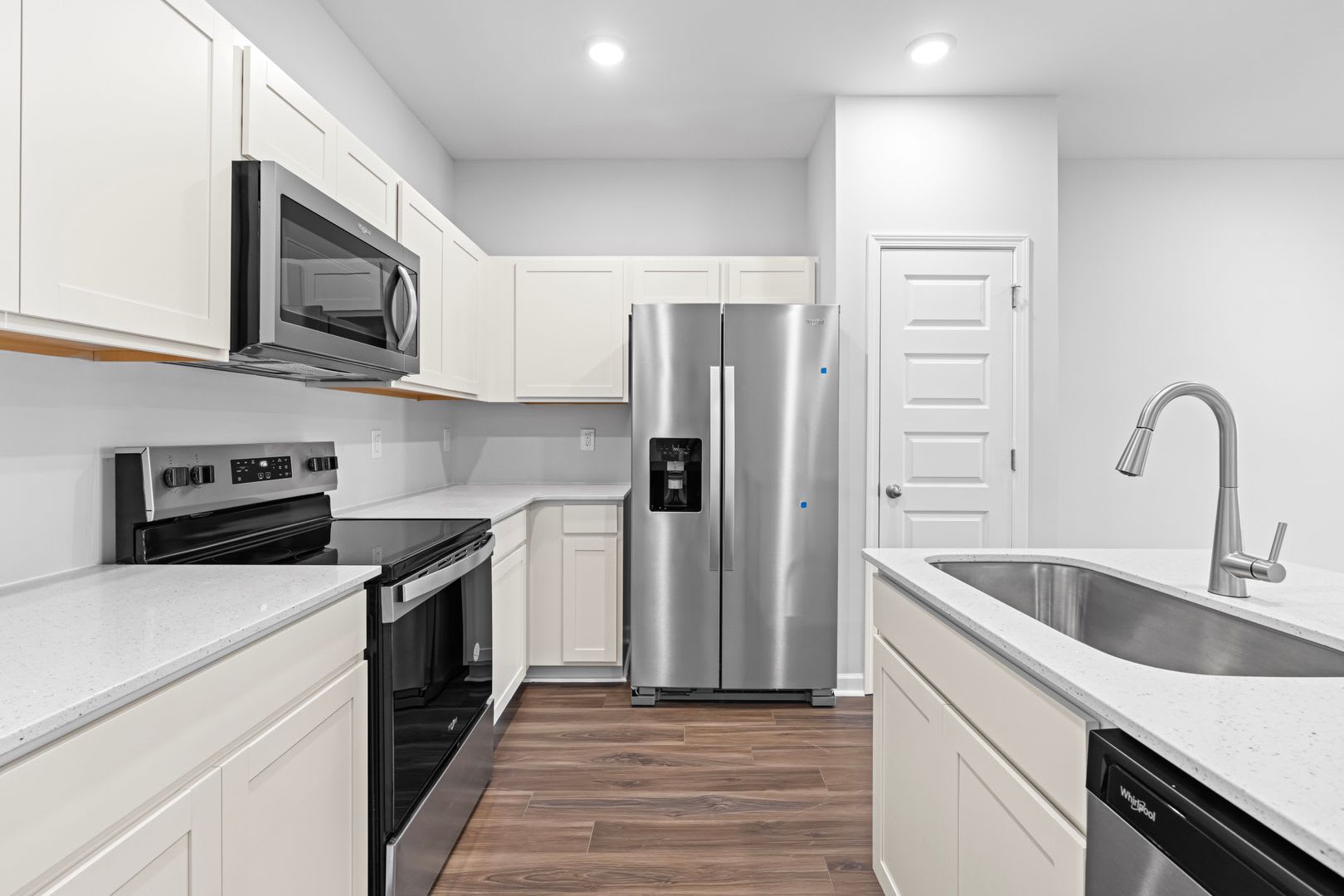 3 Bedroom Triplex in Smithfield! – photo 2