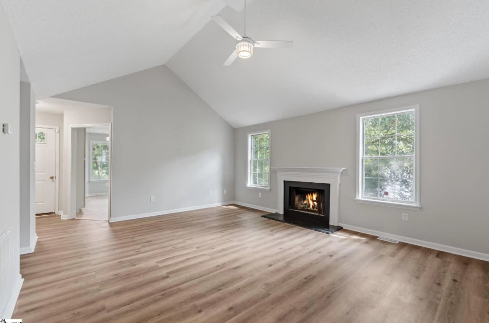 Charming 4/3 Home Downtown Greenville! – photo 4