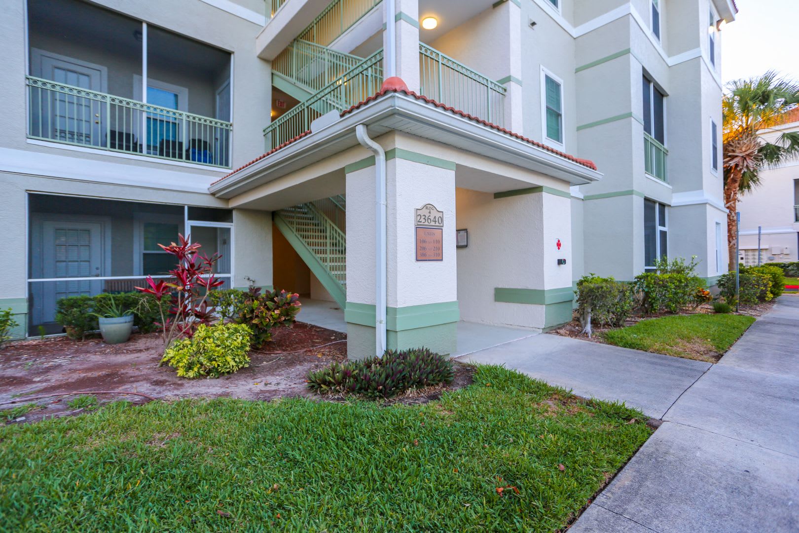 The Tides At Pelican Landing Great Location Walk To Coconut Point 2 2 Condo Unfurnished Annual – photo 2