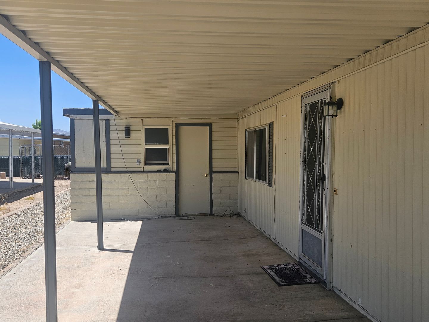3 bed/2bath Mobile Home Walking Distance to the Colorado River! – photo 3