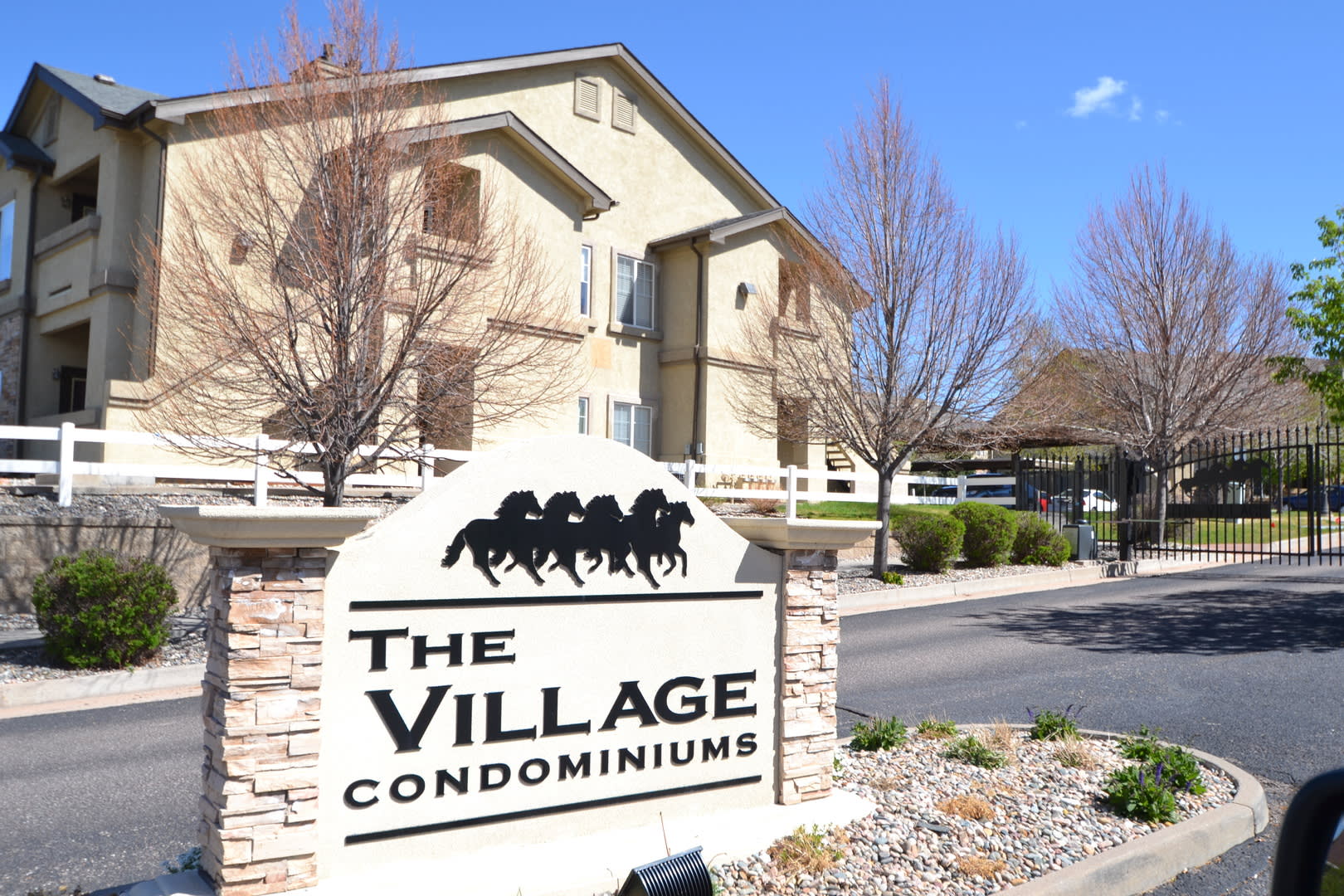 2 bed 2 bath Townhome on Main Level with A/C – photo 1