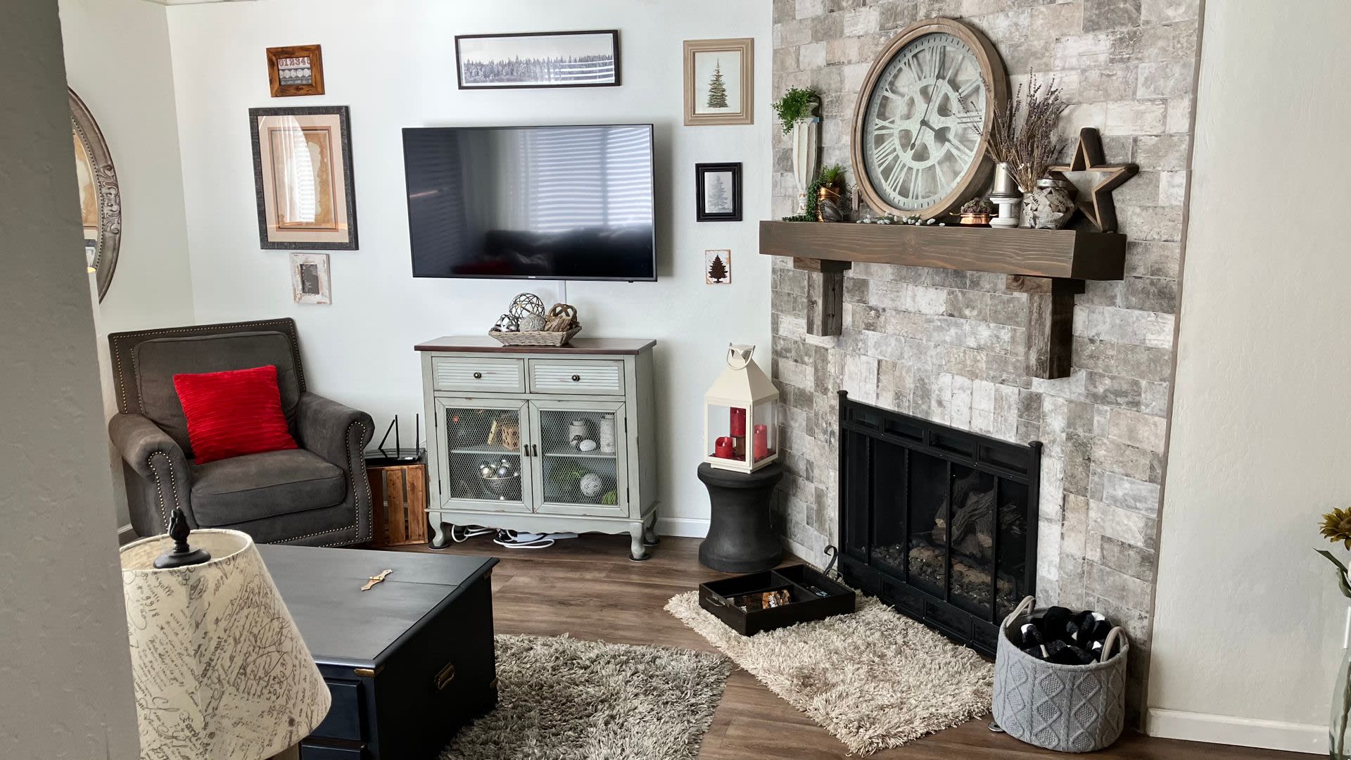 Cozy two bedroom Lake Village Condo available September 14th – photo 1