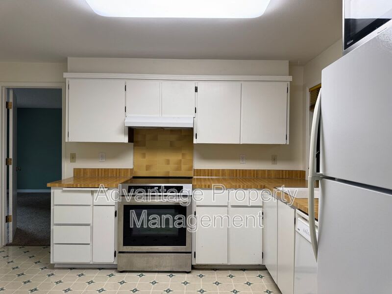 1440 NW Meadowgreen PL – photo 2