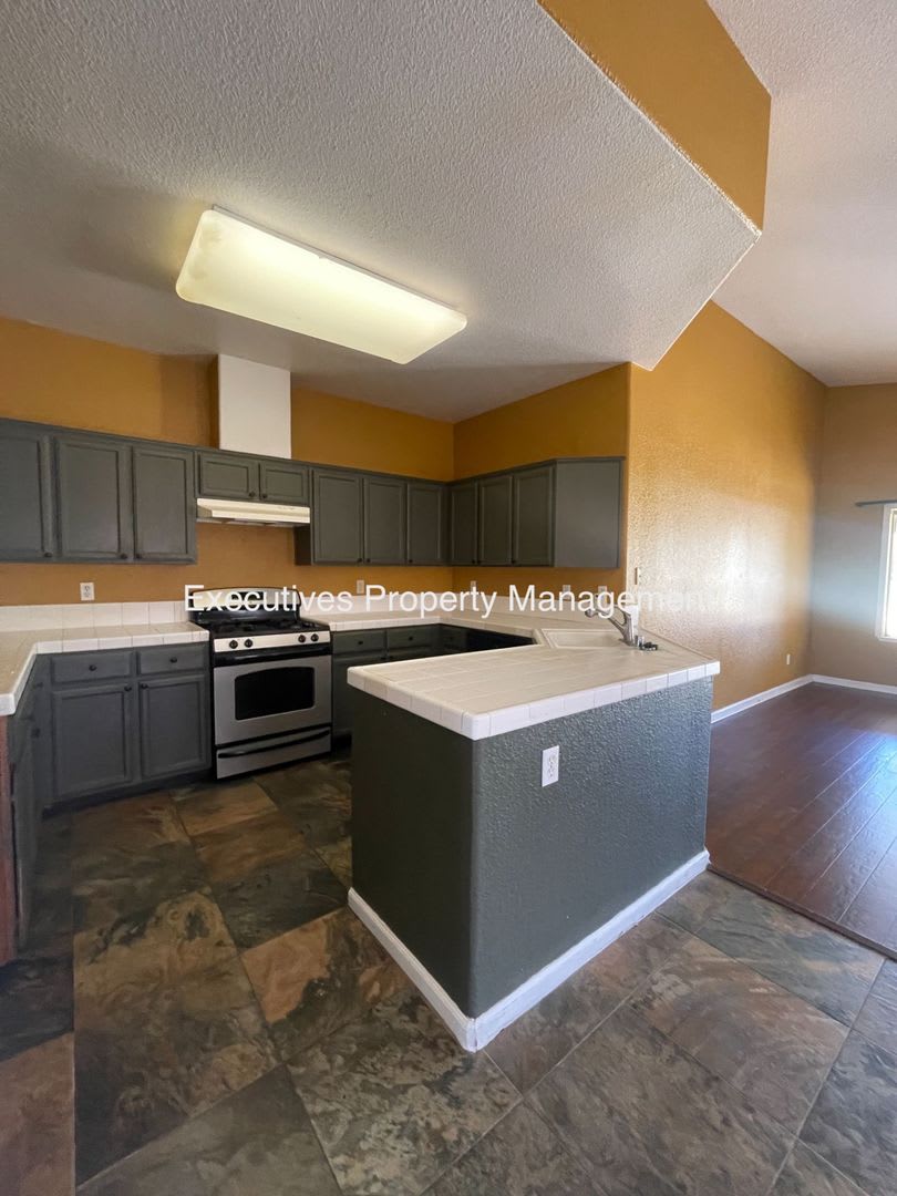 House For Rent – photo 4
