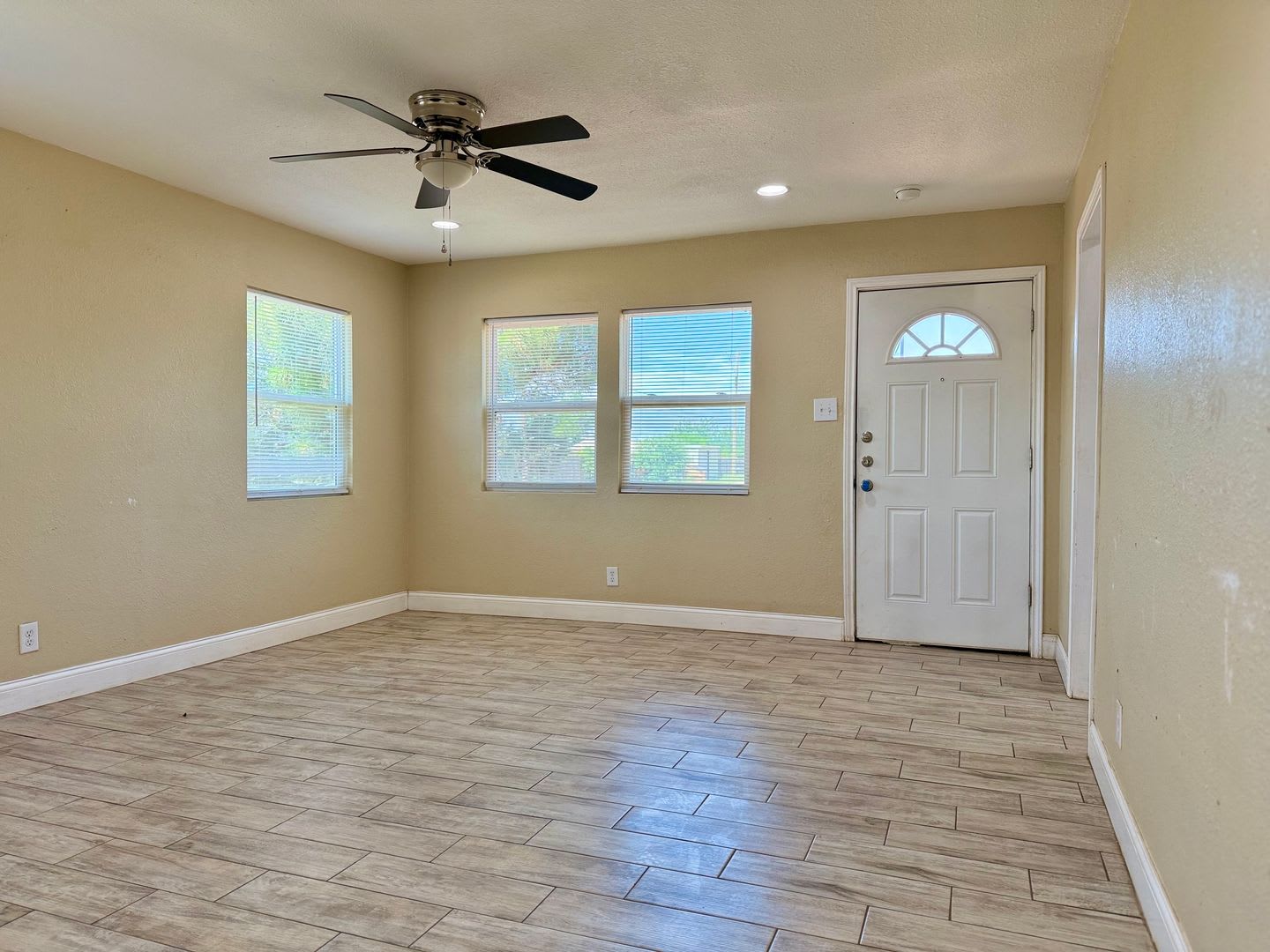 House For Rent – photo 2