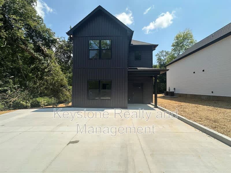 925 Ford Street – photo 1