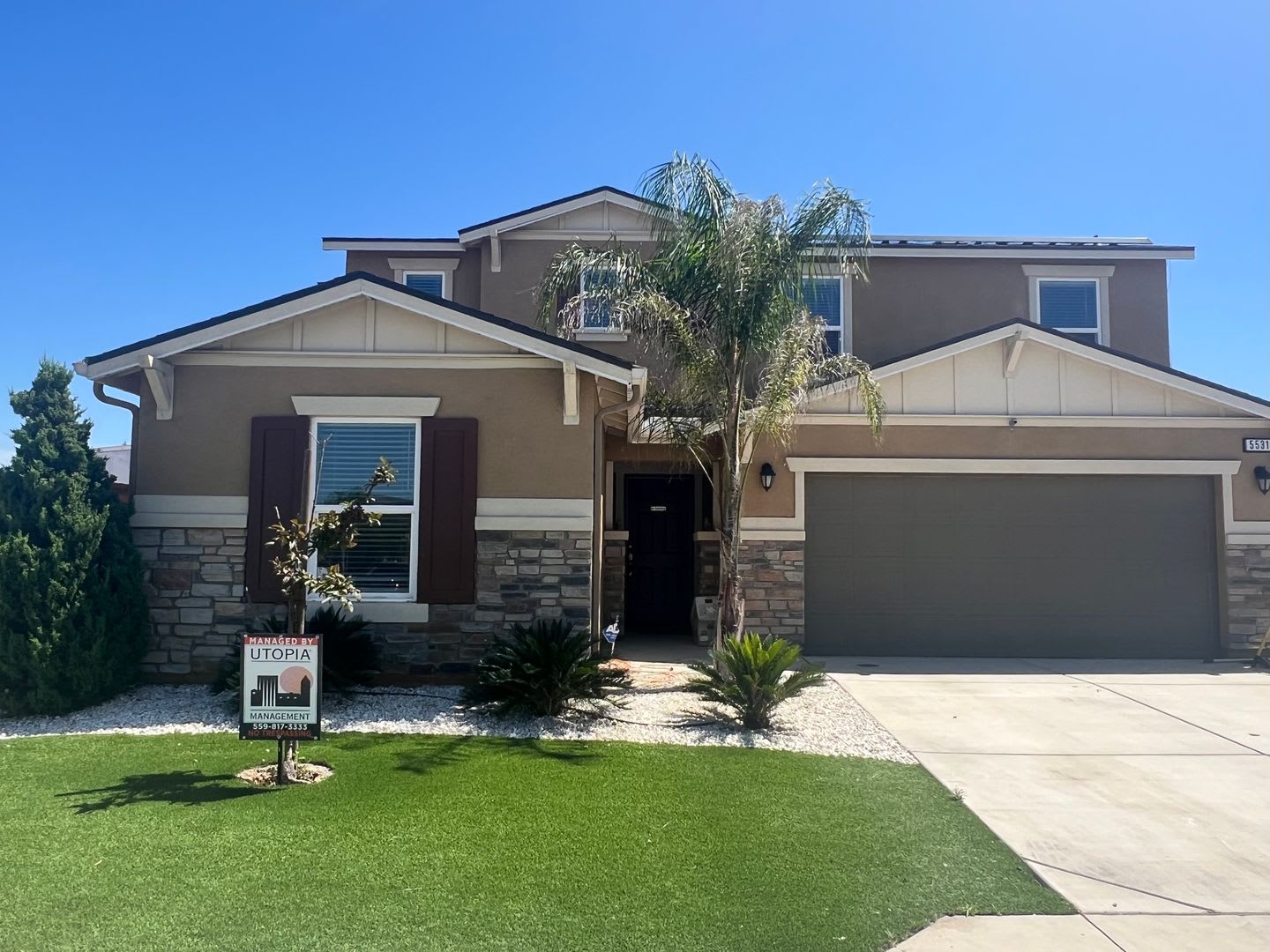 five bedrooms and three and a half bathrooms home in Fresno, CA – photo 1