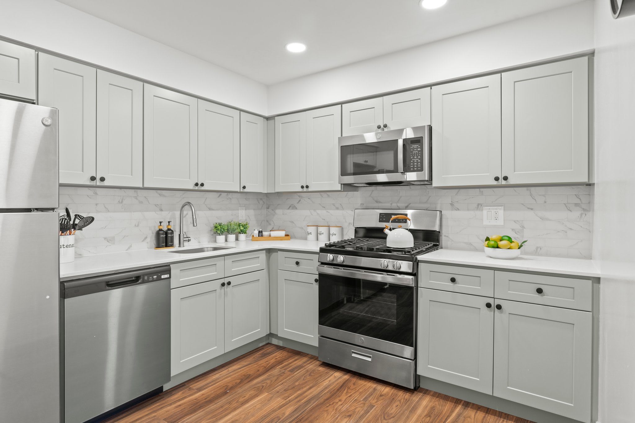 Waterside Apartments – photo 4