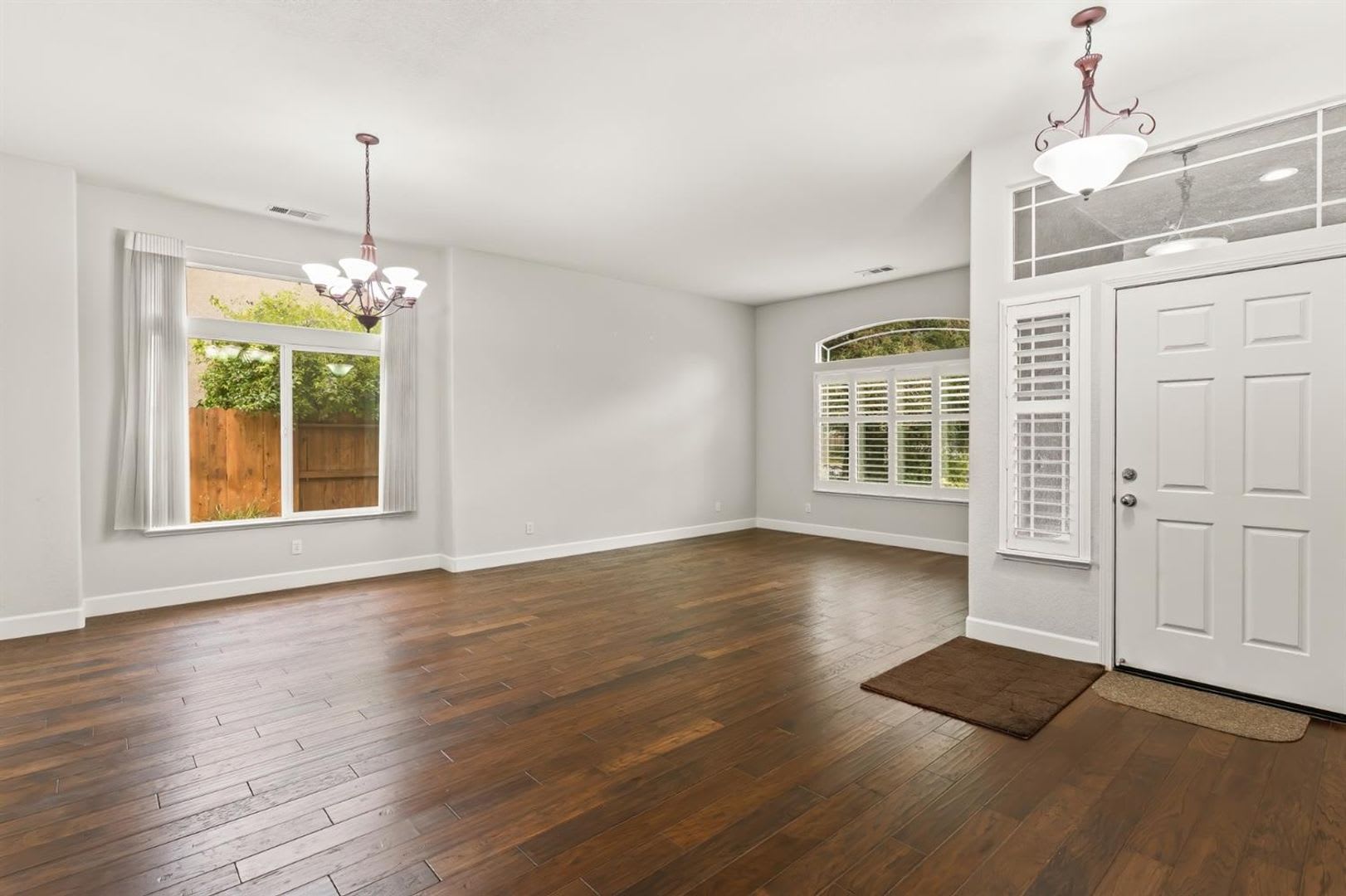 Stunning home in desirable Turlock Neighborhood – photo 2
