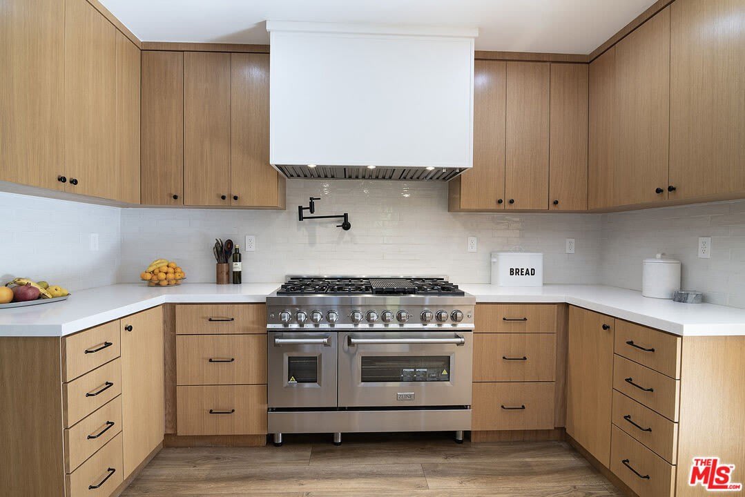 13220 Erwin St – photo 2
