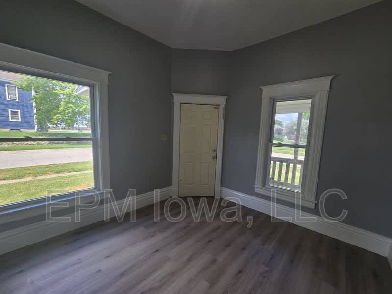 301 Leland Avenue – photo 4