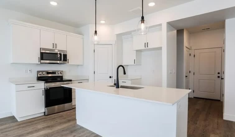 1136 Ashlyn Way Apt 4 – photo 5