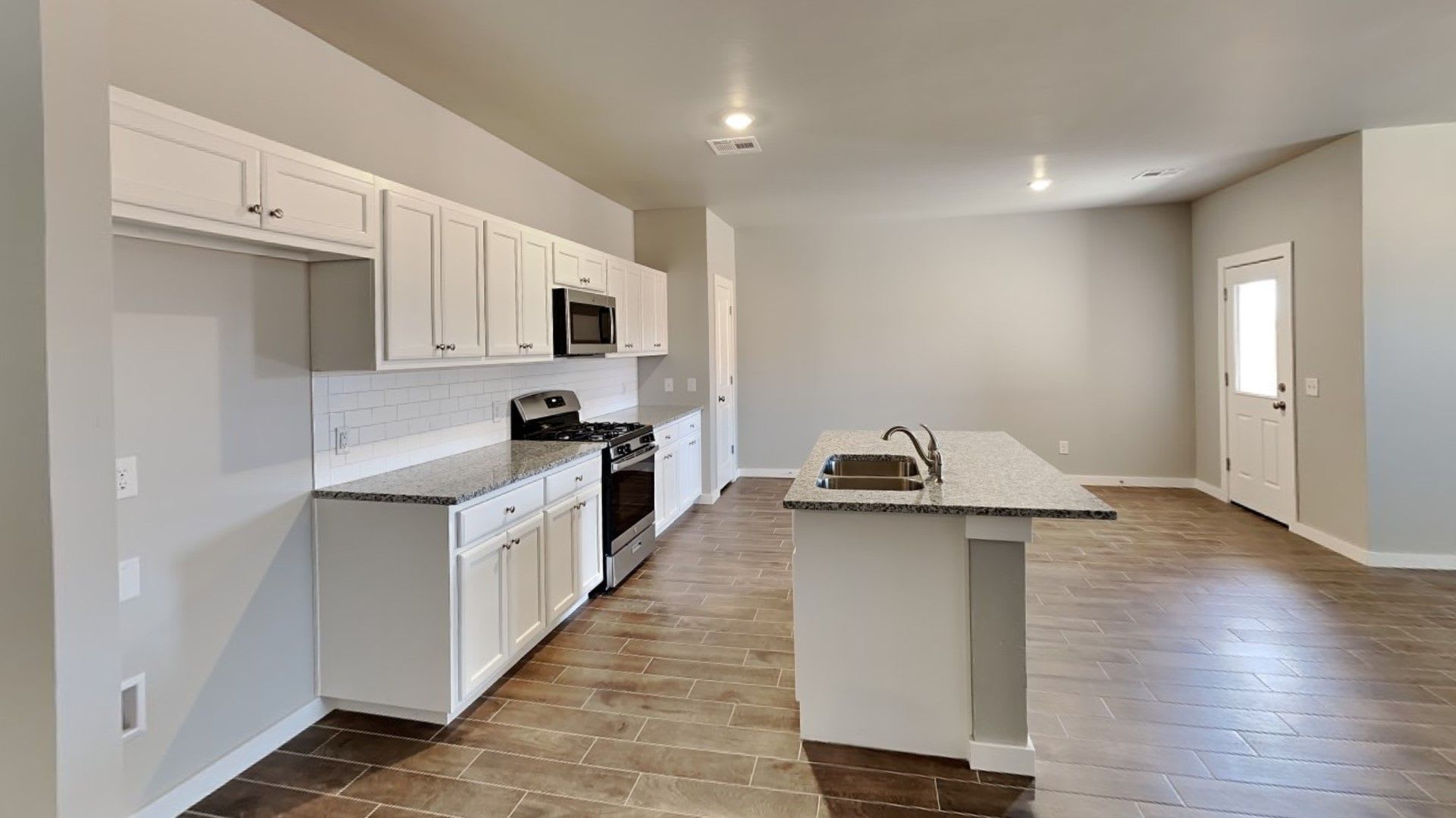 4 Bedroom 2 Bathroom 2 Car Garage Home in Oakdale School District – photo 5