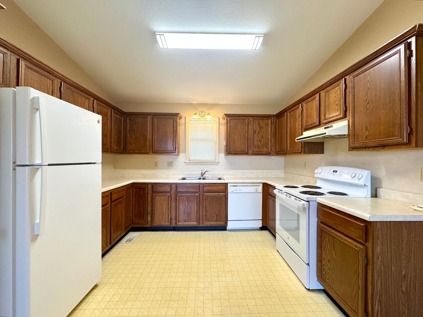 2 Bed • 2 Bath • Overlooking the White River – photo 4