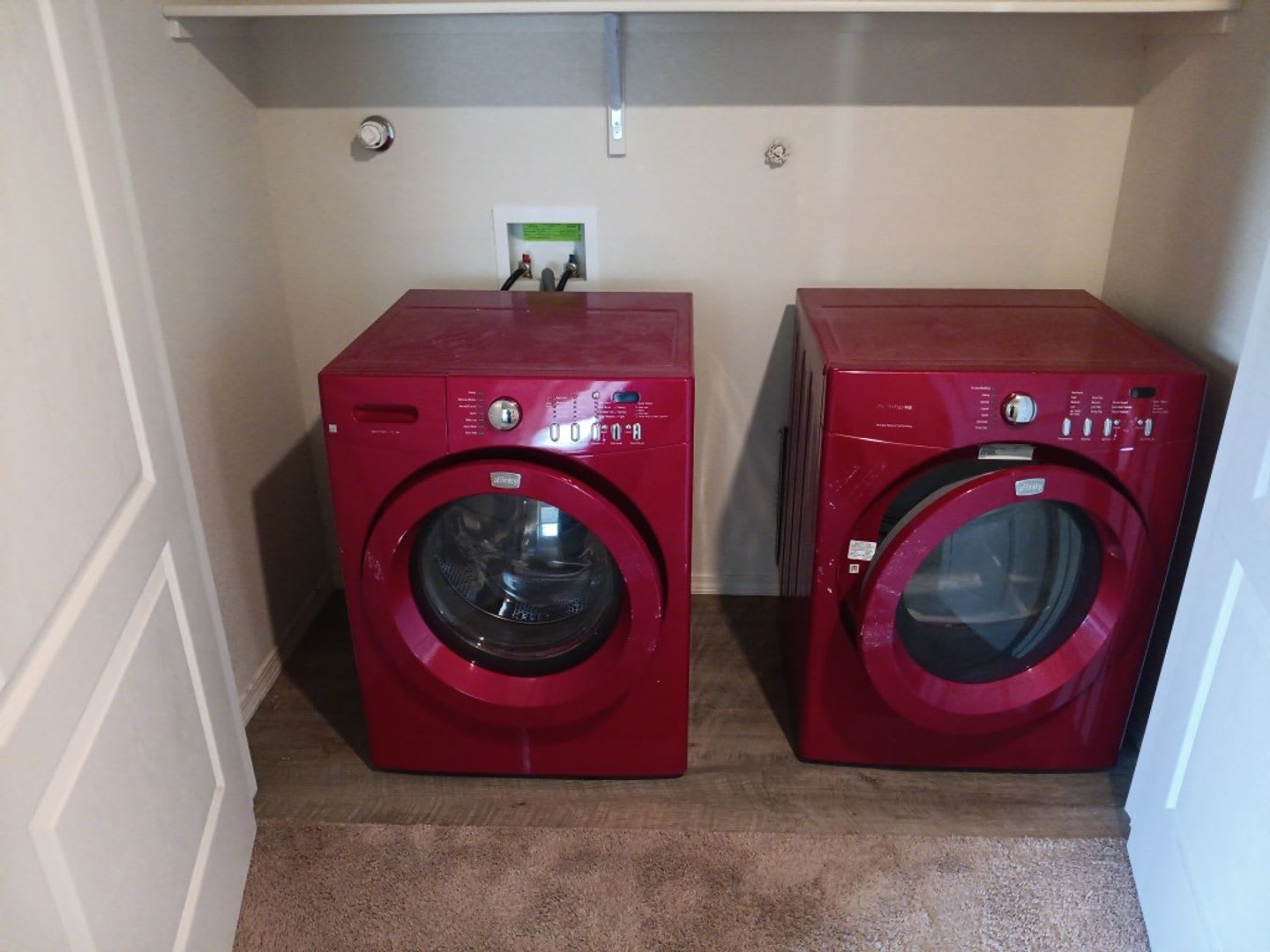 3 Bedroom, 2.5 Bathroom Home! Schedule a Showing! – photo 4