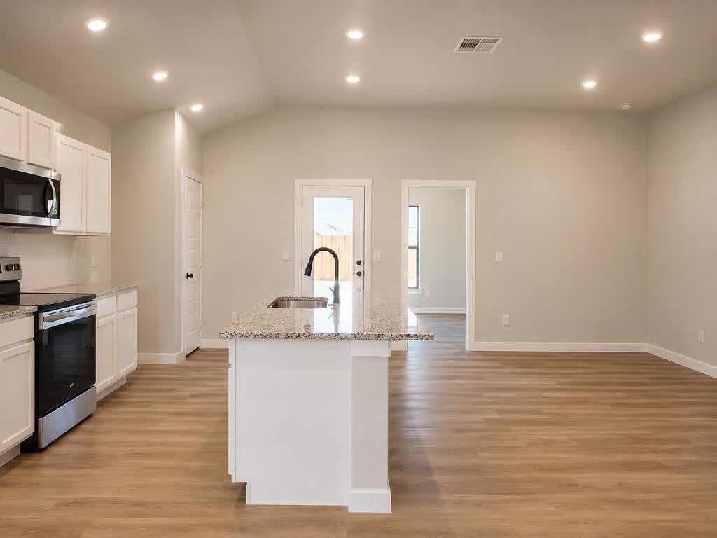 2416 Goldfinch Rd – photo 3