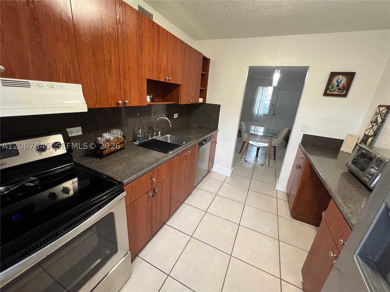 458 SW 10th St – photo 2