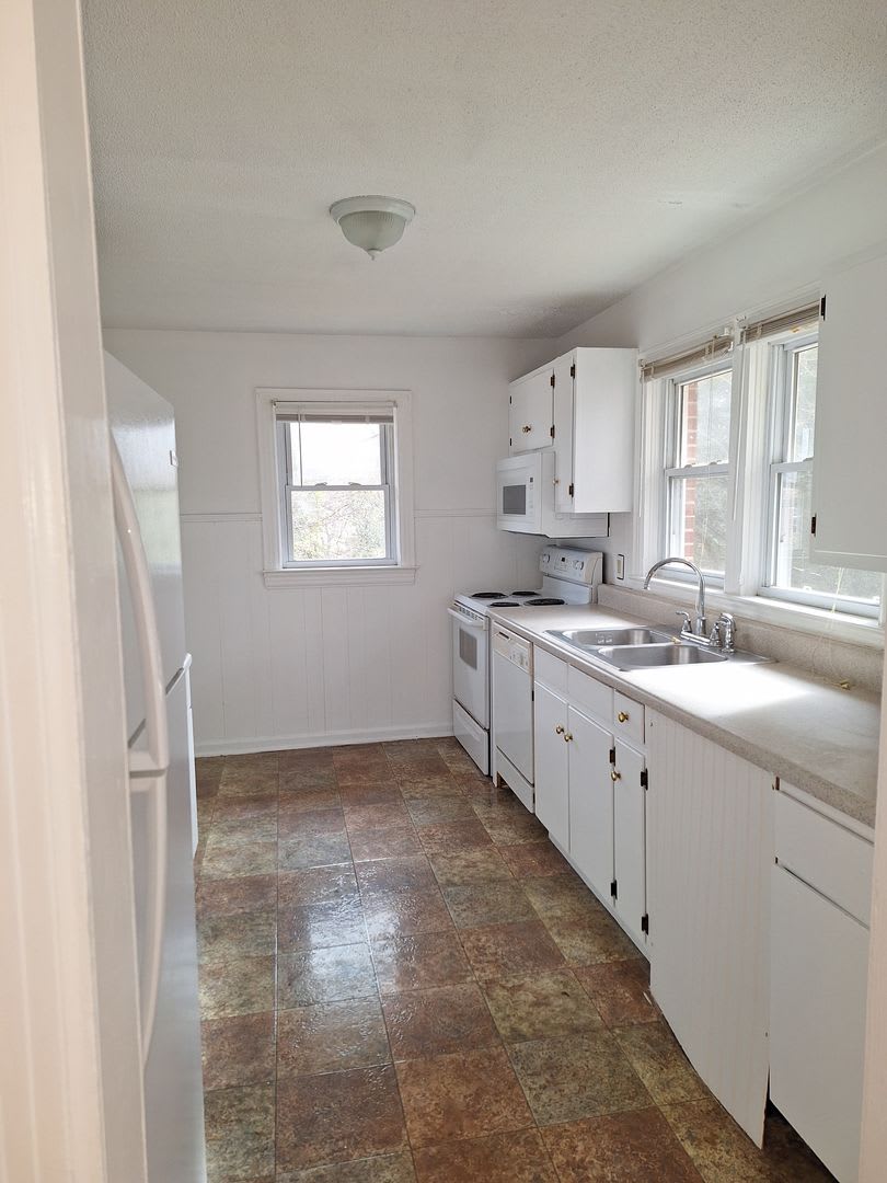450 Highland Ave – photo 3