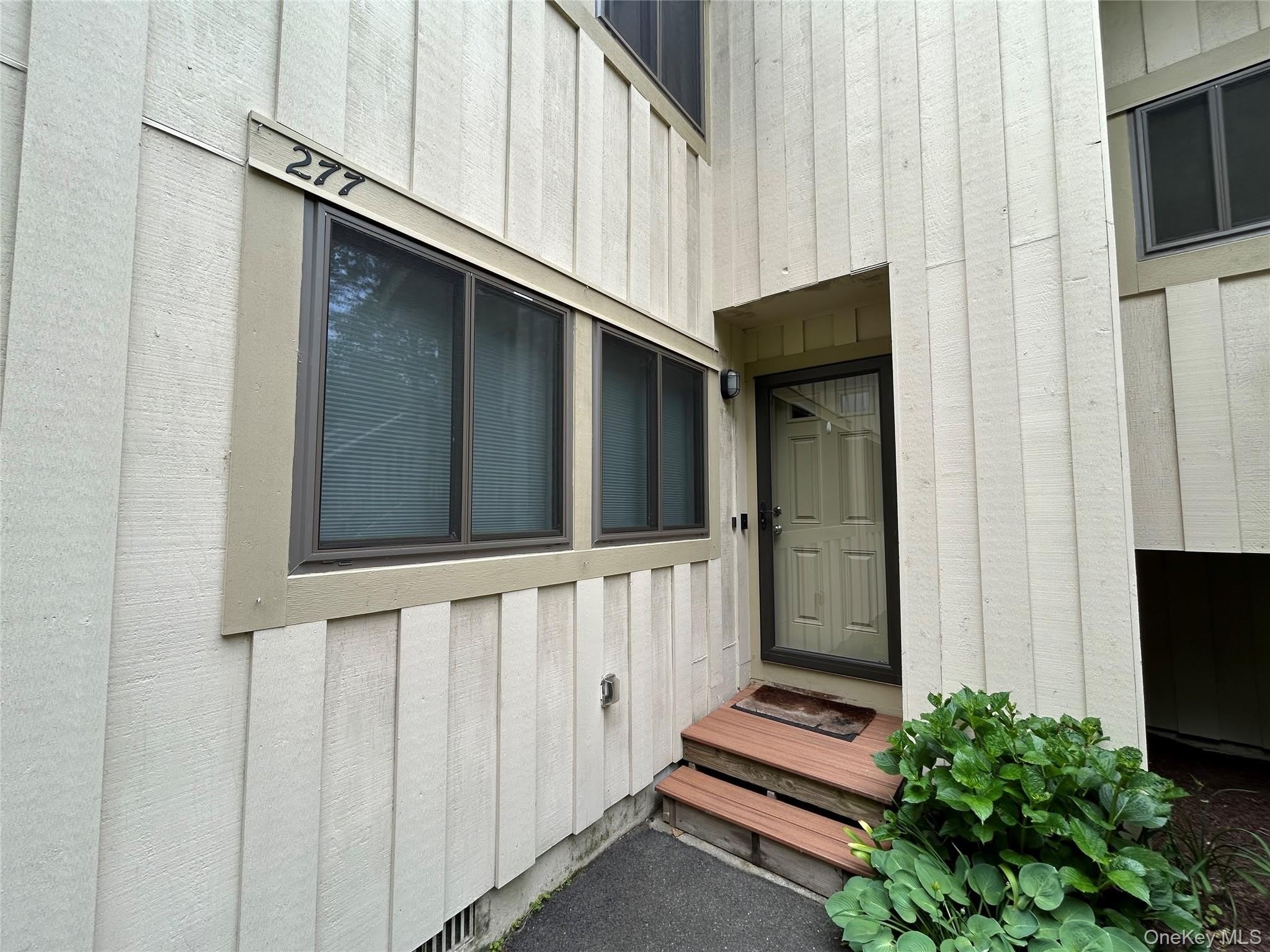 277 Maplewood Drive – photo 1