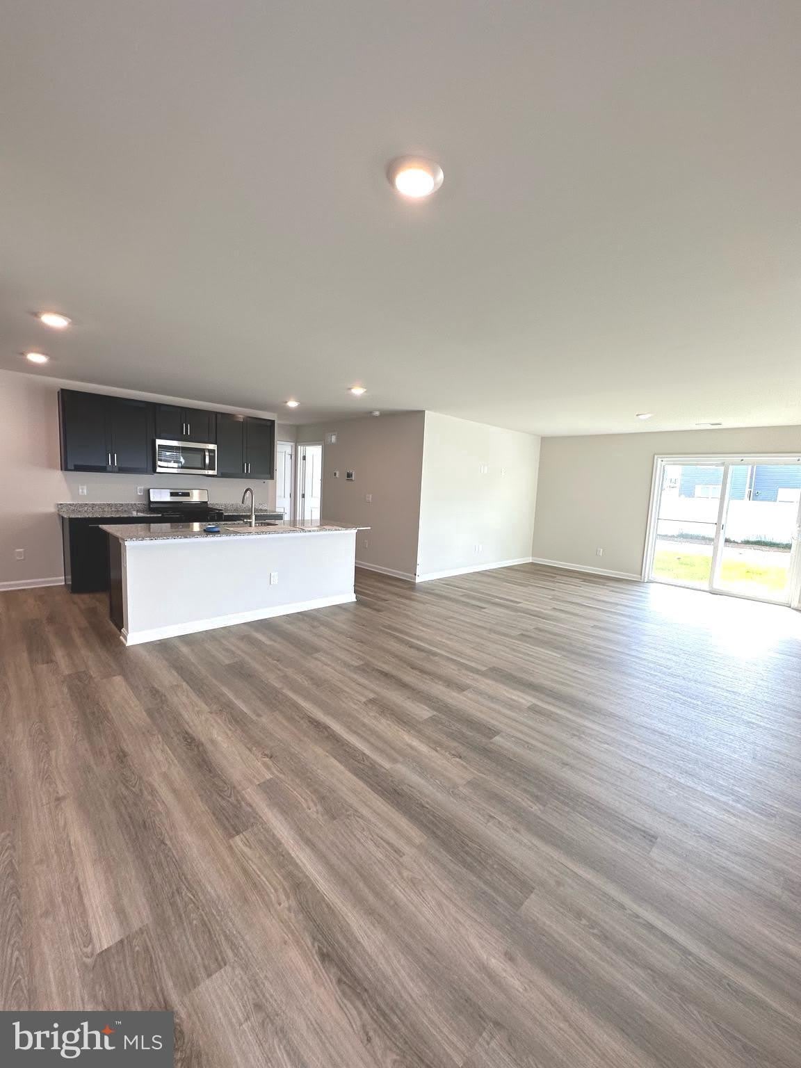 124 CHARING CROSS Drive – photo 4