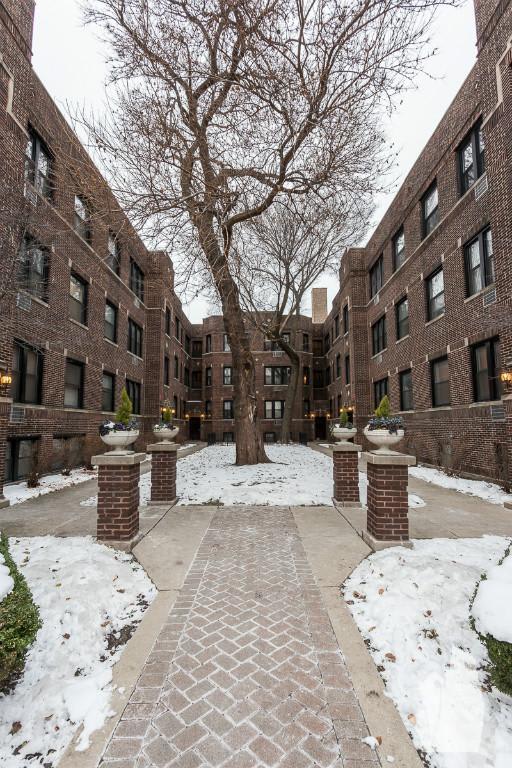 750 West Addison St. – photo 2