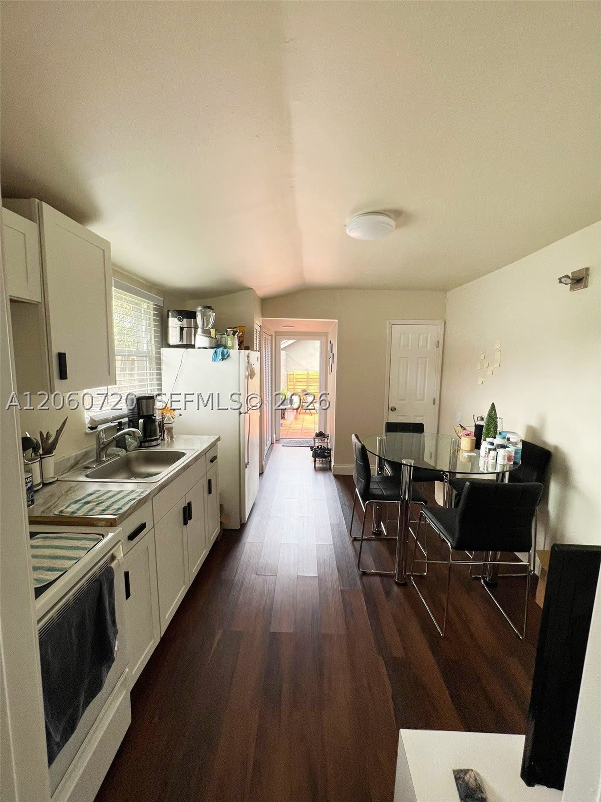 320 SW 4th Ave – photo 3