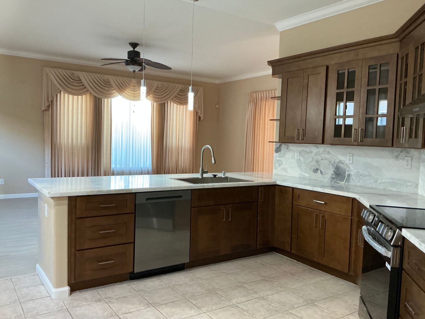 Manteca Home with 4 Bed/3 Baths – photo 4