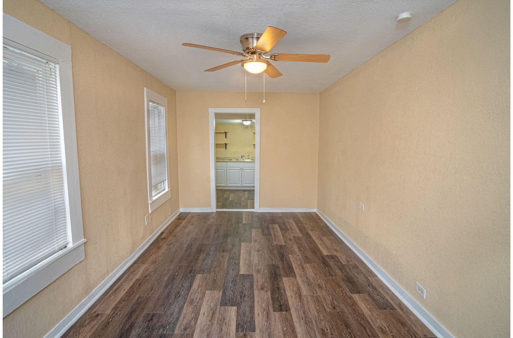 2BR/1BA Ideal Home Near Downtown – photo 5