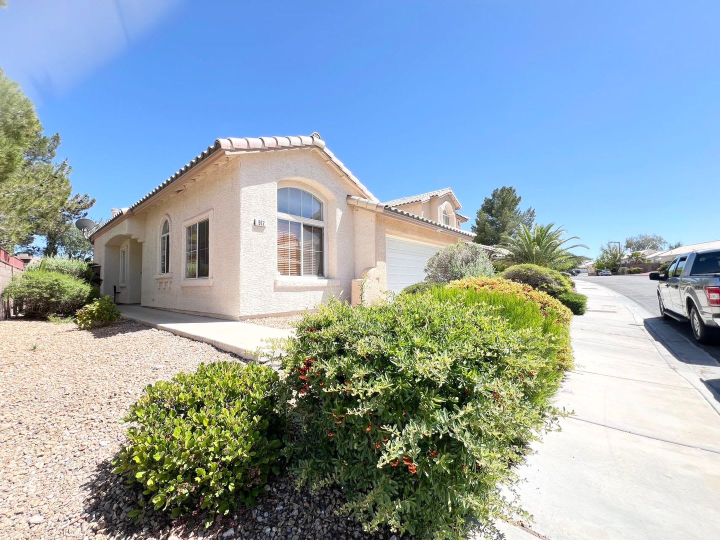 Nice corner lot single story house – photo 2