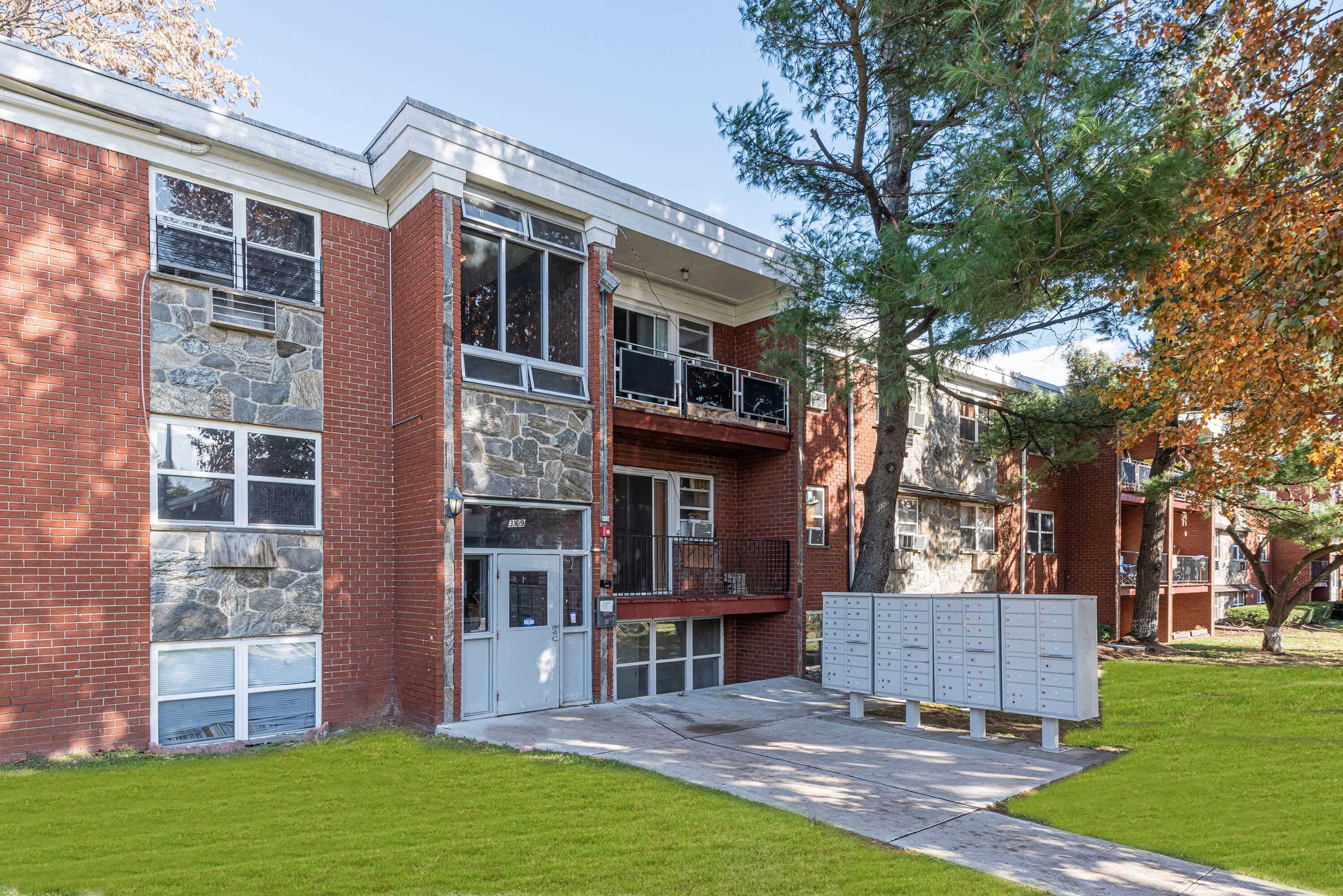 369 Park Ave – photo 1