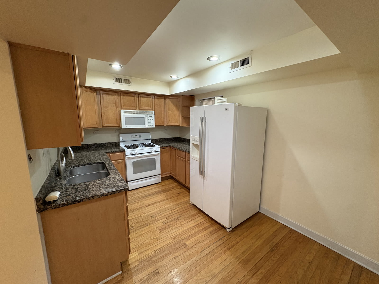 2240 West Palmer Street – photo 2