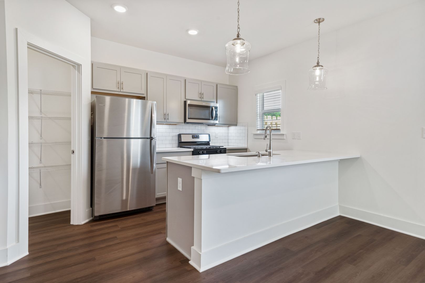 3 Bedroom with Garage and Fenced Backyard! – photo 5