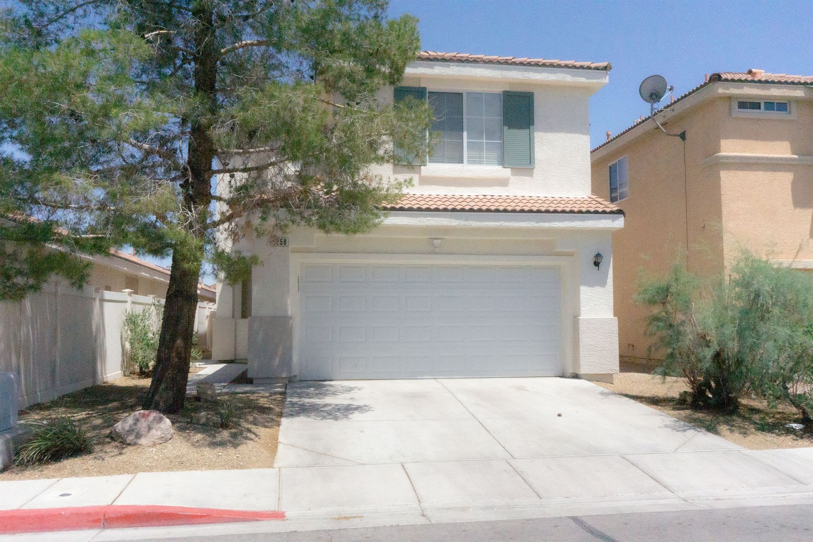 Gated Community Freshly Painted Interior Exterior – photo 2