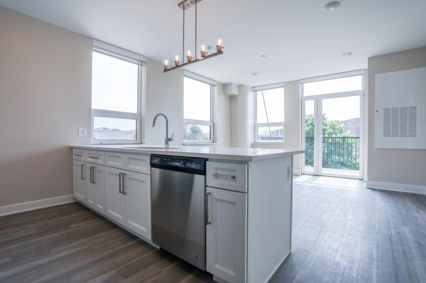 880 Lee St – photo 3
