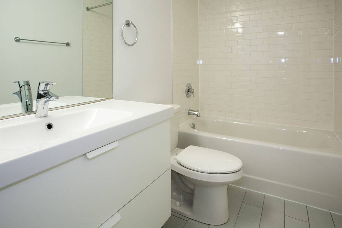 5507-5509 S Hyde Park Boulevard – photo 4
