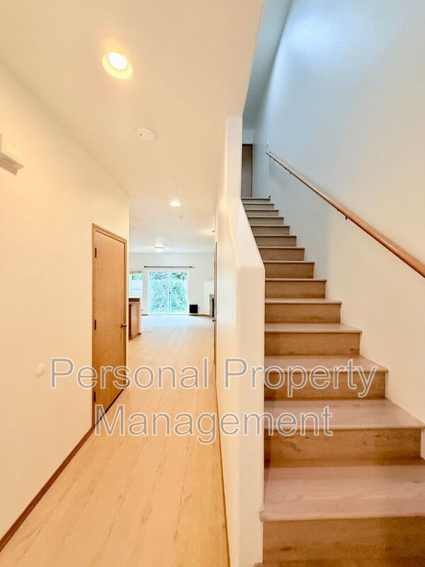 855 NW Ivy Street – photo 2
