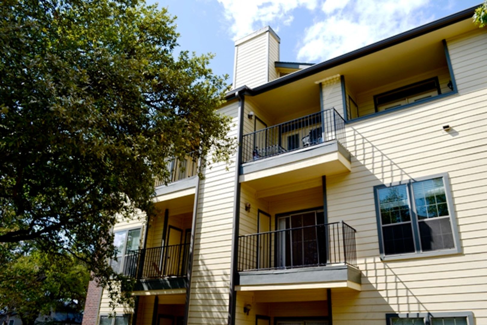 PRELEASE 8/15/2025 2 bed 2 bath – photo 3