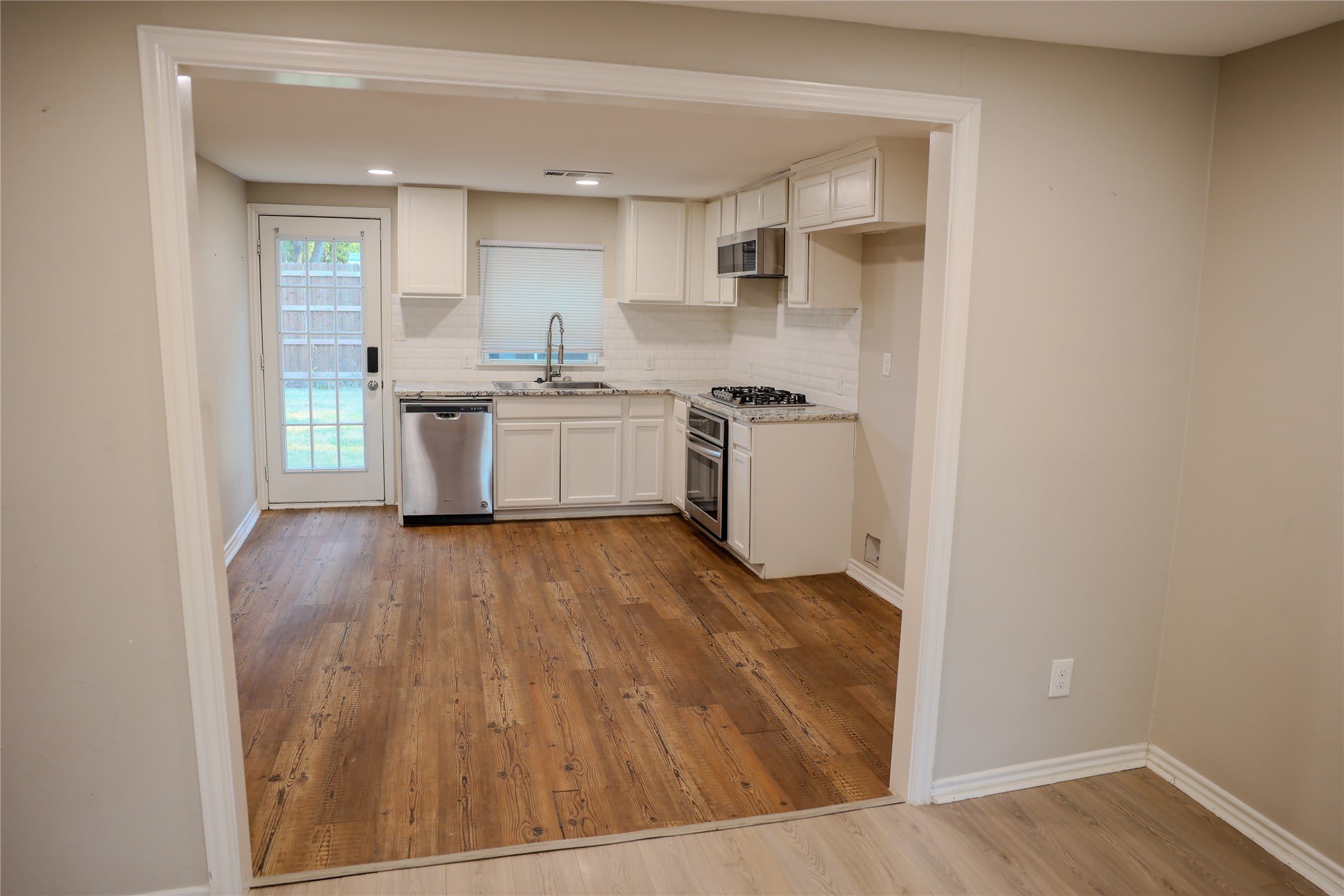 117 E Division Street – photo 5