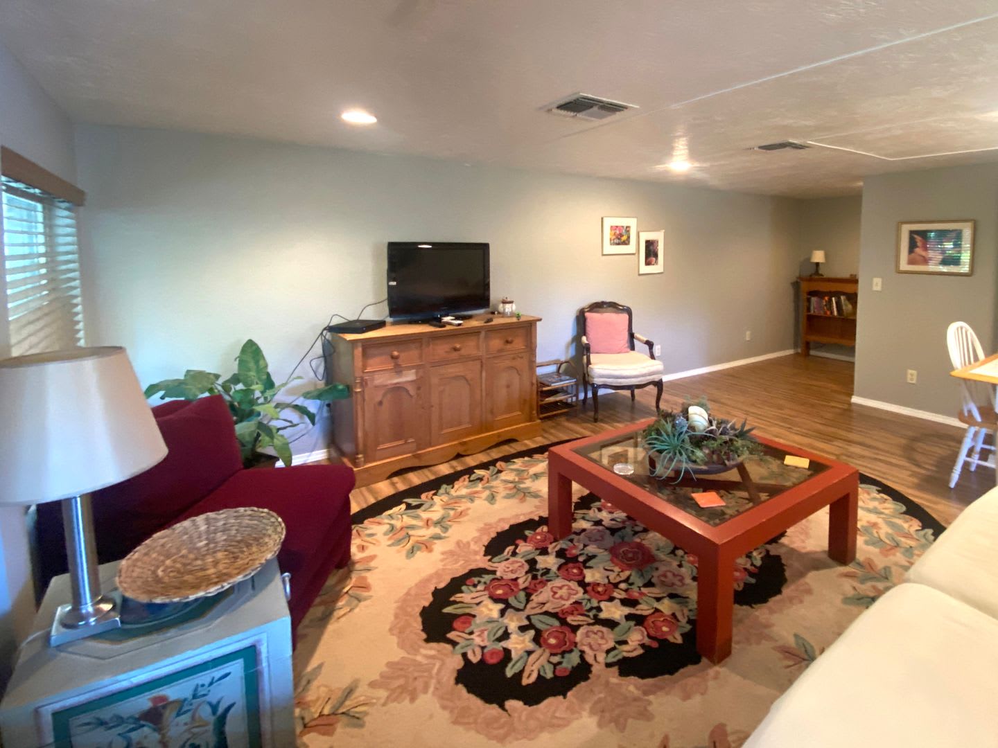 2 Bedroom Apartment Furnished All BILLS Paid – photo 3