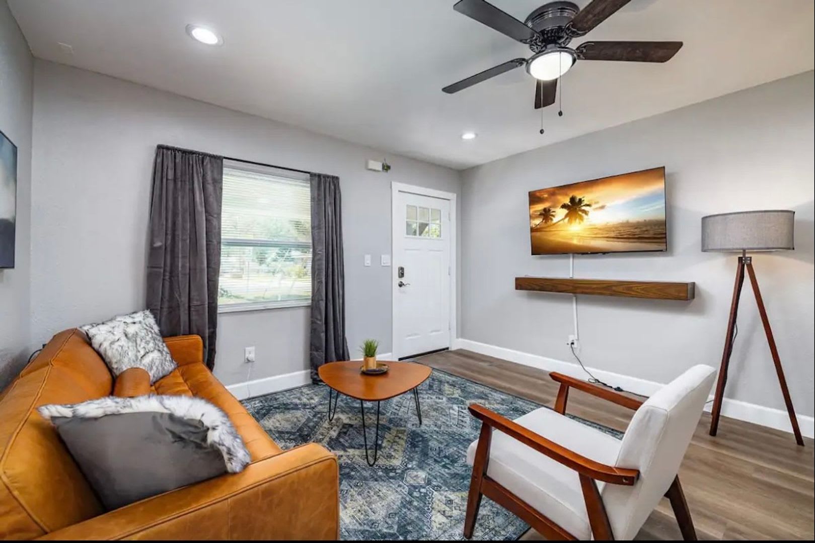 Beautiful Updated 3 Bedroom Largo Home with Fenced Yard – photo 3