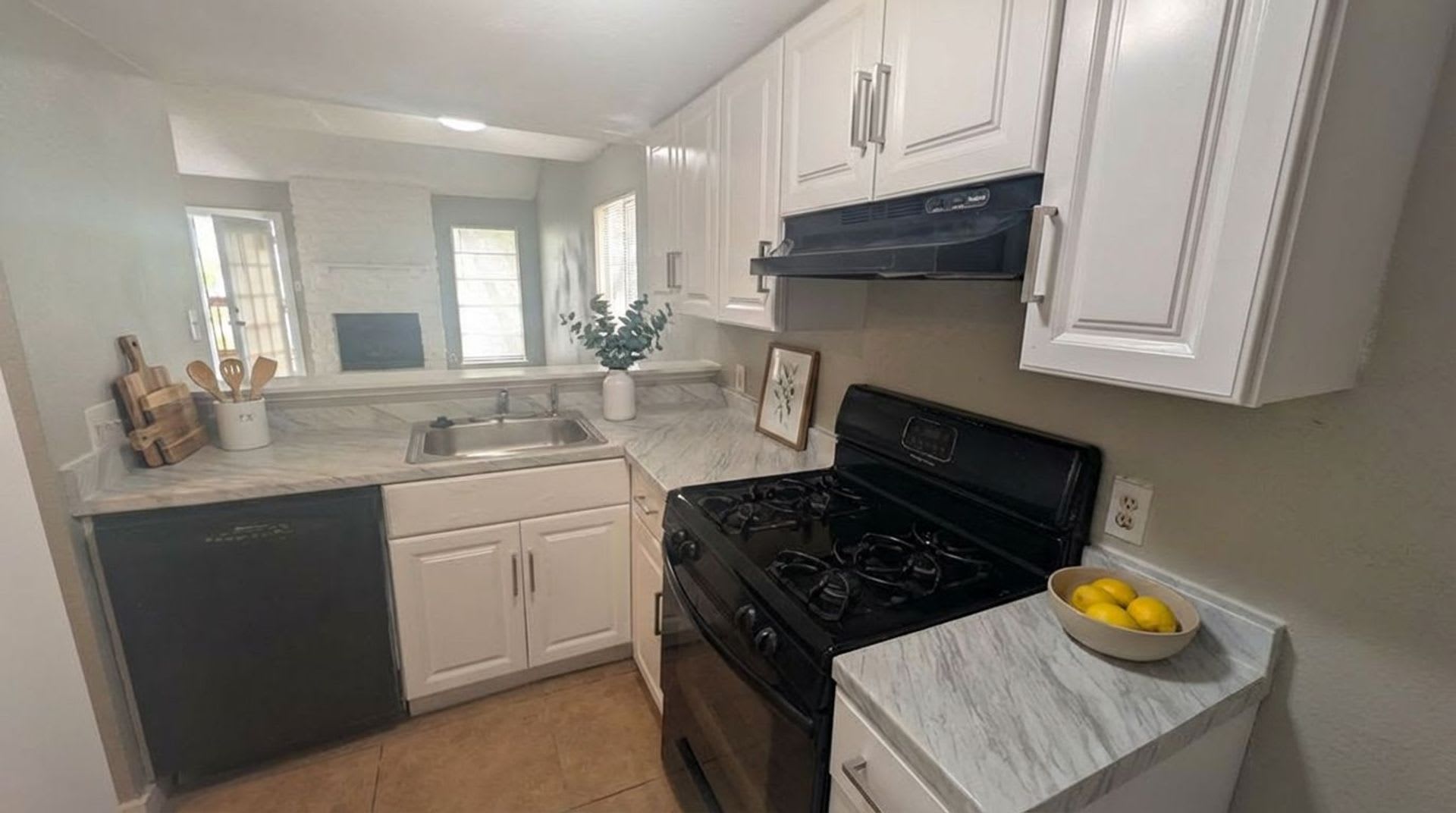 1711 Burton #A – photo 3