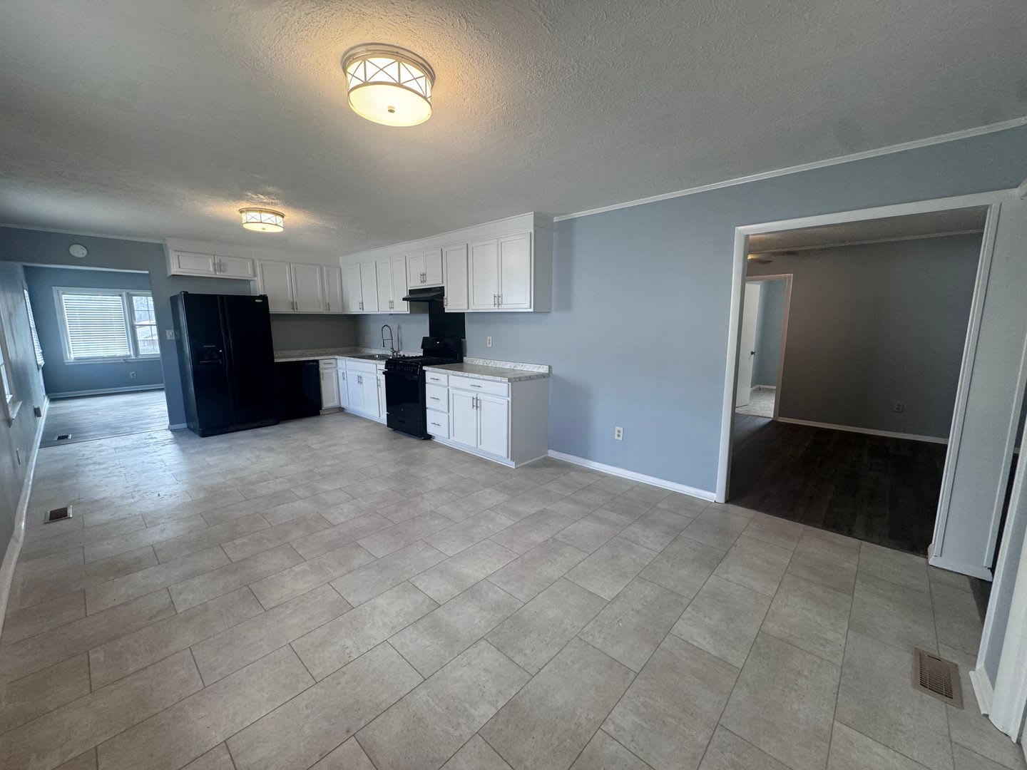908 Rochester Savoy Heights – photo 3