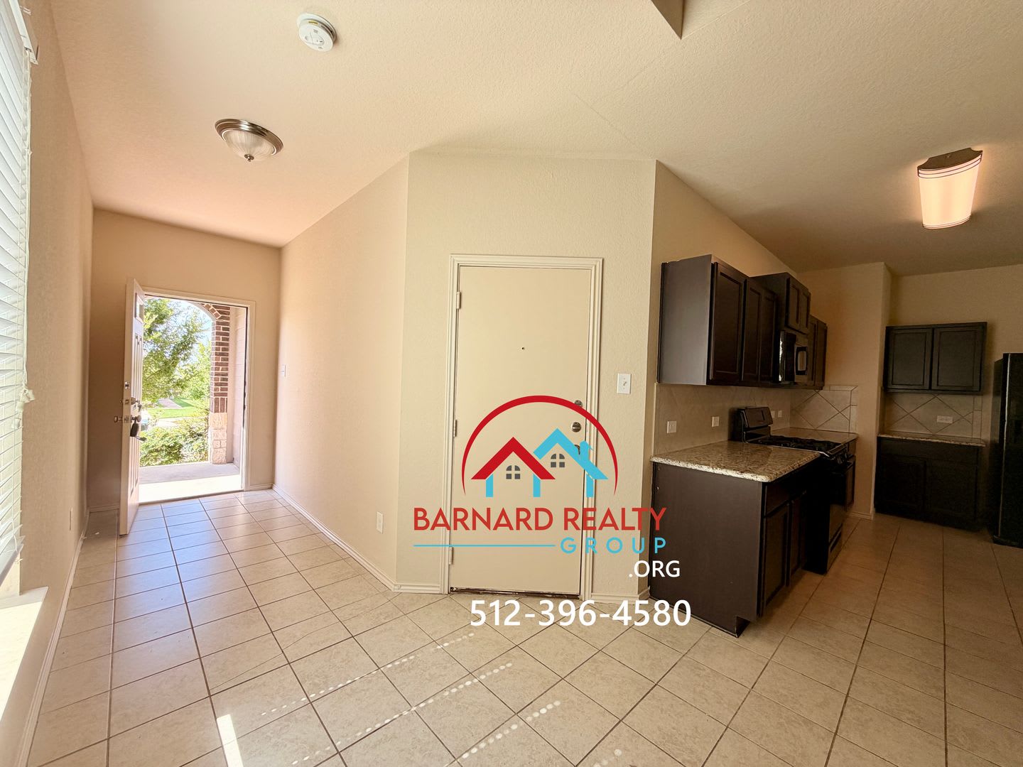 Available Now: Home in a Family Friendly Neighborhood – photo 4