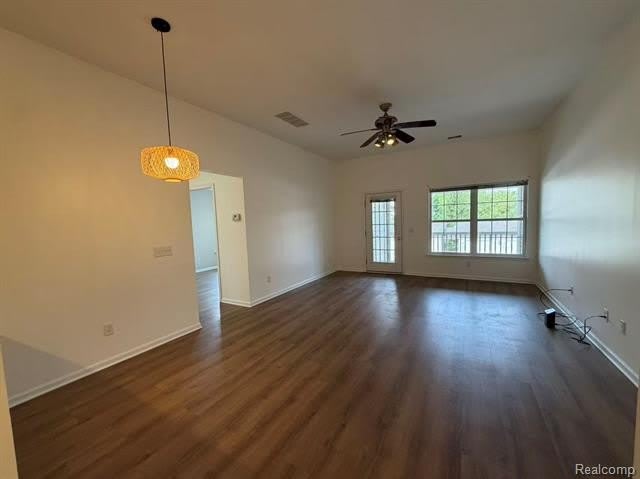 2710 S Knightsbridge Circle – photo 3