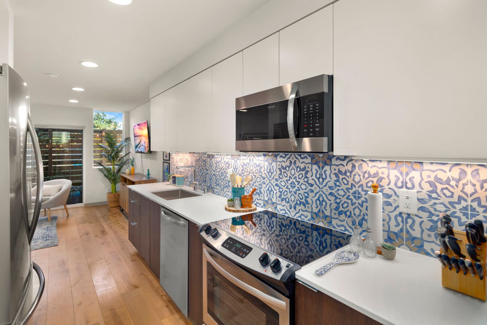 Modern Beacon Hill Townhome – photo 3